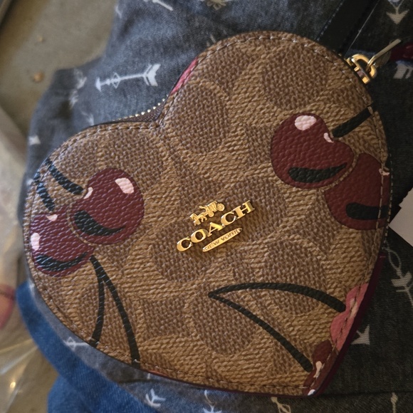 Coach heart "cherries" coin pouch - Picture 1 of 4